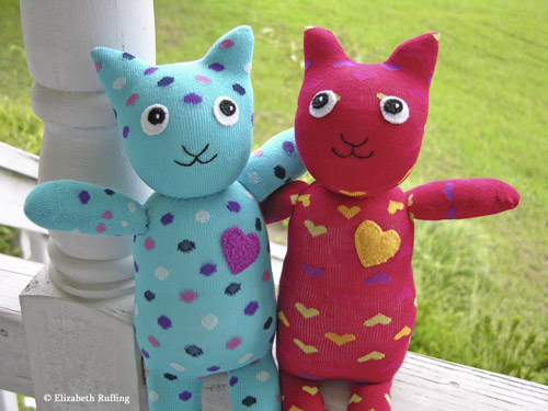 Hug Me! Sock Kittens by Elizabeth Ruffing