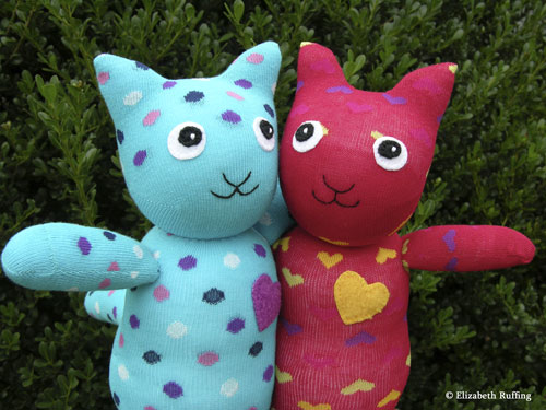 Hug Me! Sock Kittens by Elizabeth Ruffing