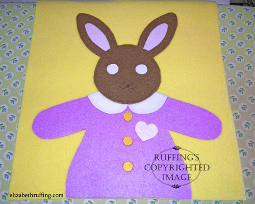 Hug Me! Bunny applique by Elizabeth Ruffing